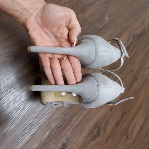 Journee Bow Detail Light Grey Heels - Picture 3 of 5